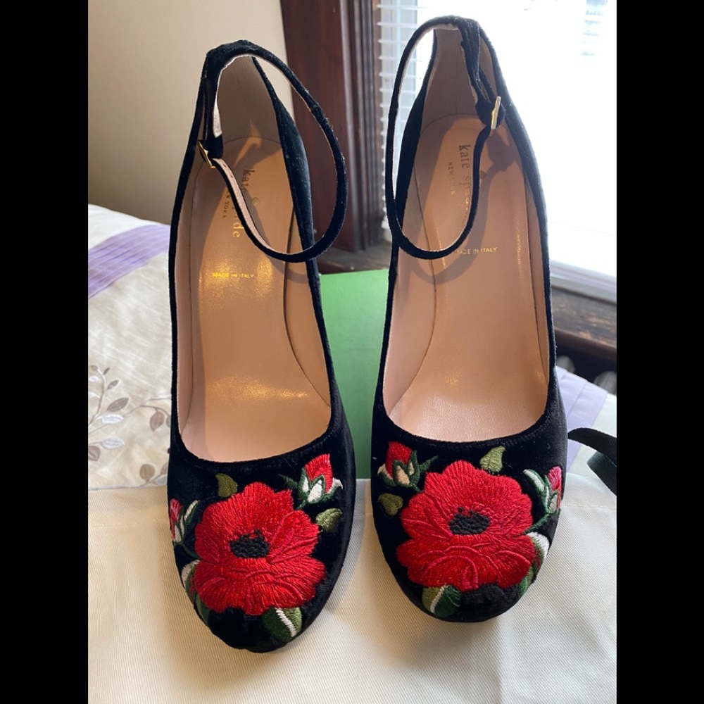 Kate Spade Grove Velvet Pumps. - Picture 5 of 16